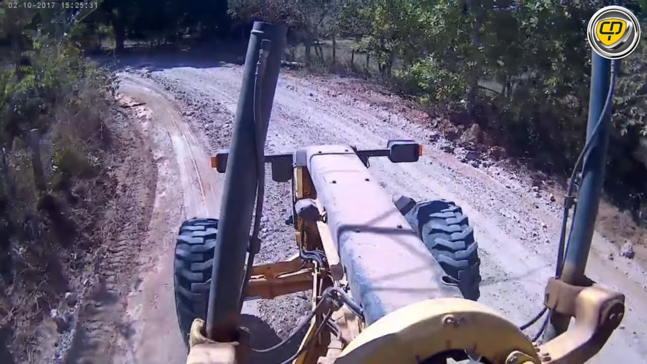 PATROL CASCALHANDO ESTRADA RURAL/Motoniveladora/Patrola/Road Grader/Motor Grader/Niveleuse.