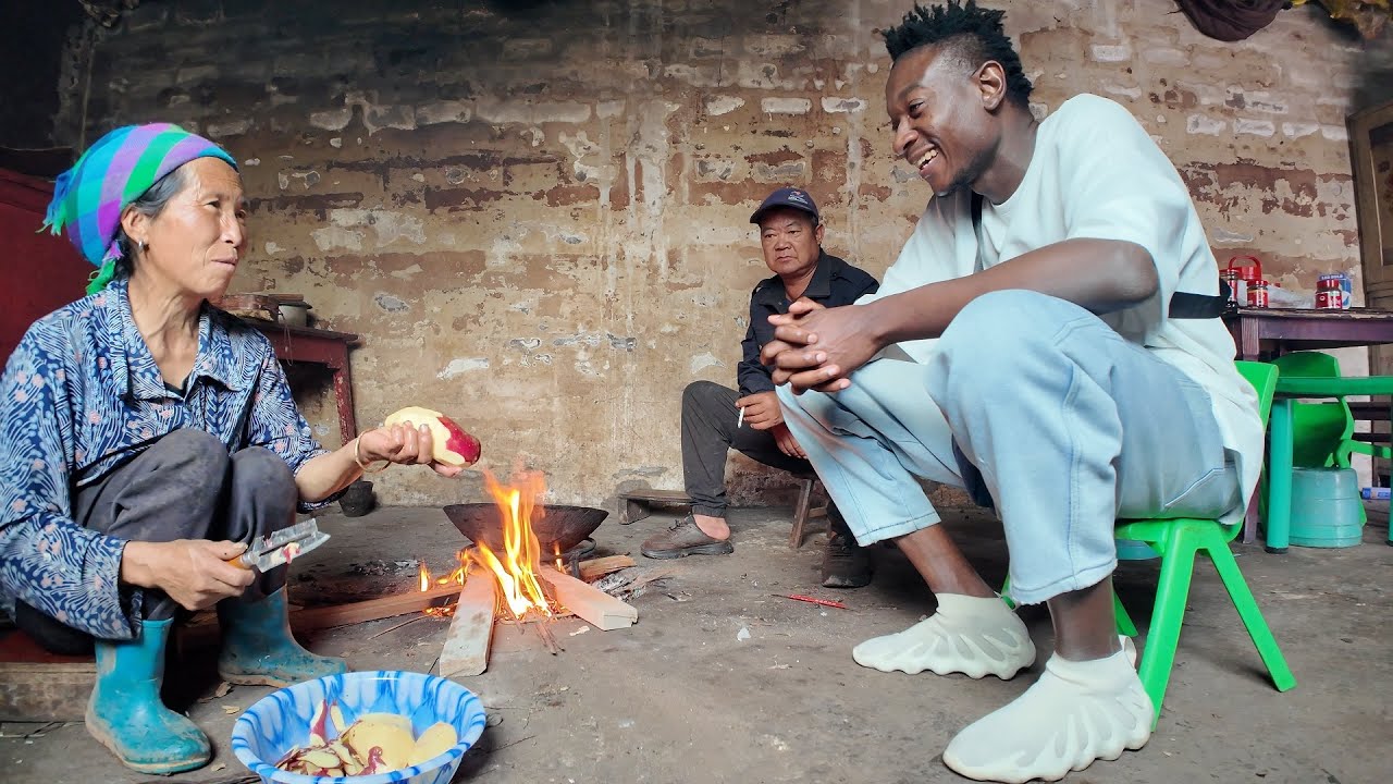 Chinese People Living in an Isolated  Mountain Invite me to her house