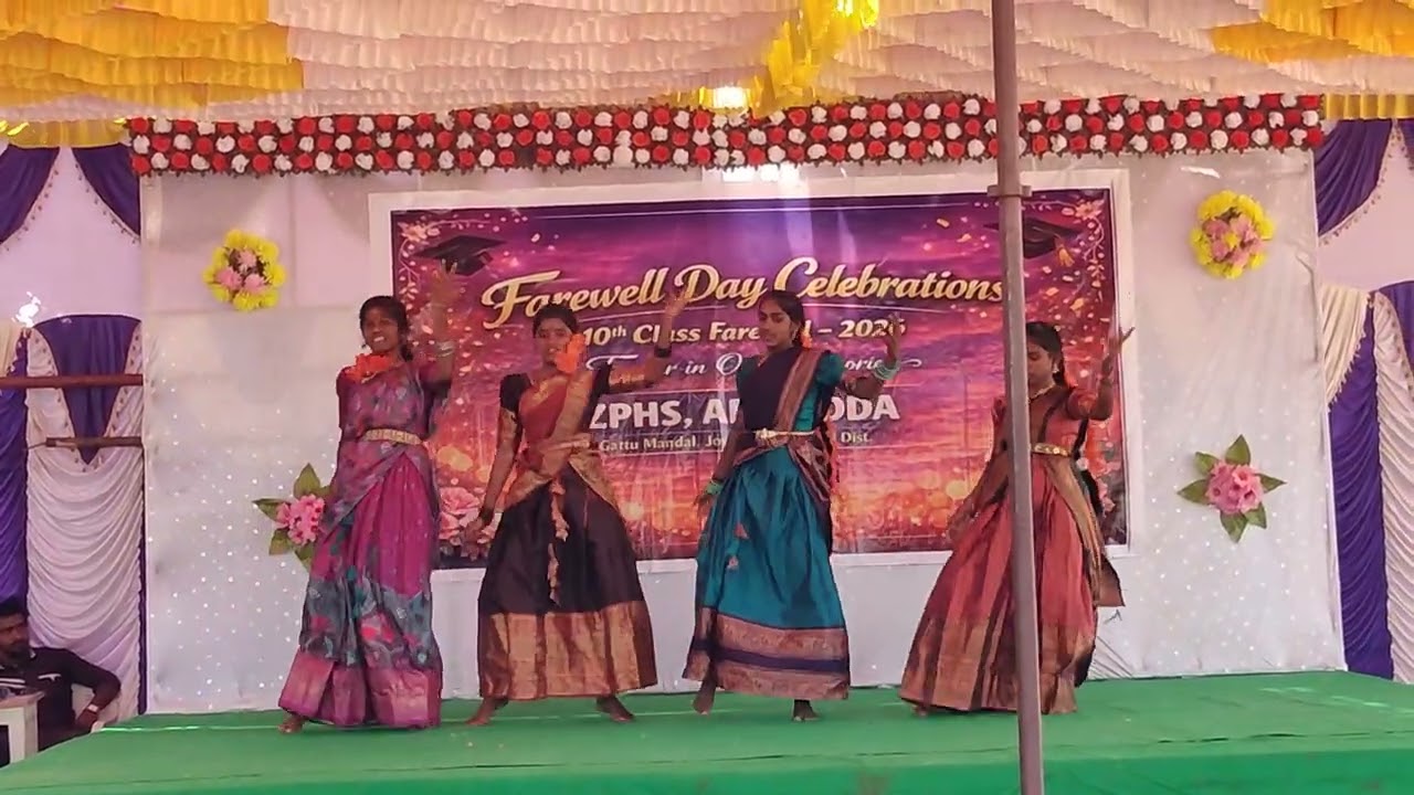Perugalla Peddireddy పేరుగల్లా పెద్దిరెడ్డి బిడ్డనో .. అనే పాటకు9వ తరగతి విద్యార్థినిల నృత్యం 