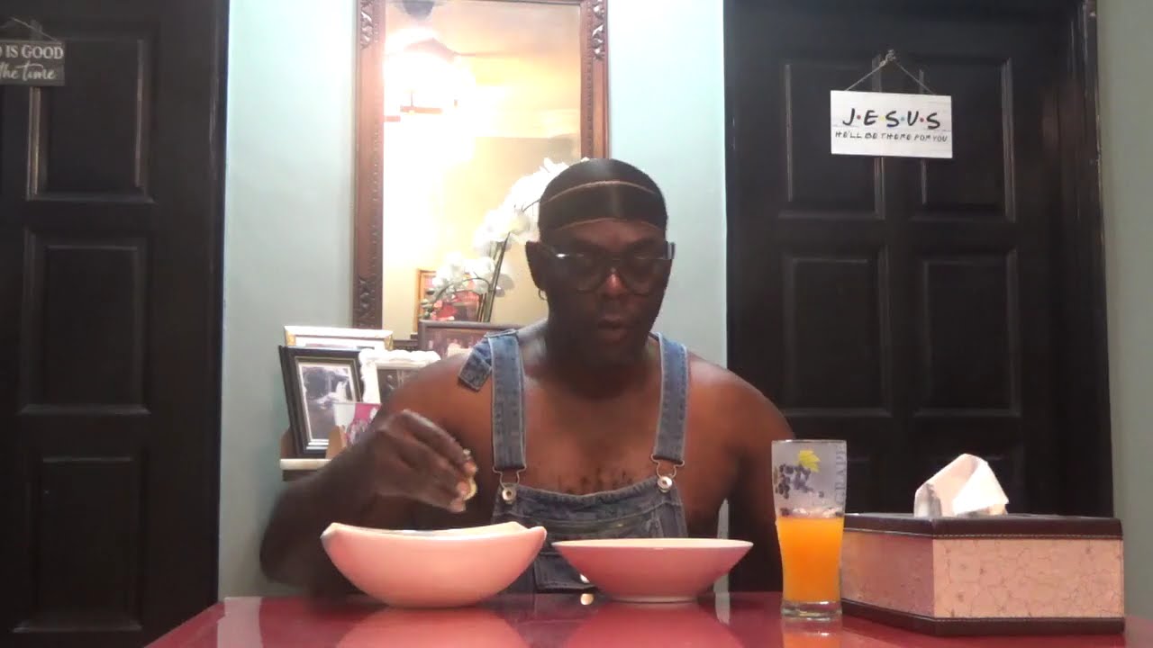 Having funs with my dinner