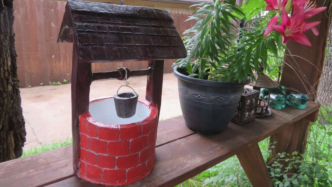 Pozo de Agua De Cemento. Cement Wishing Well