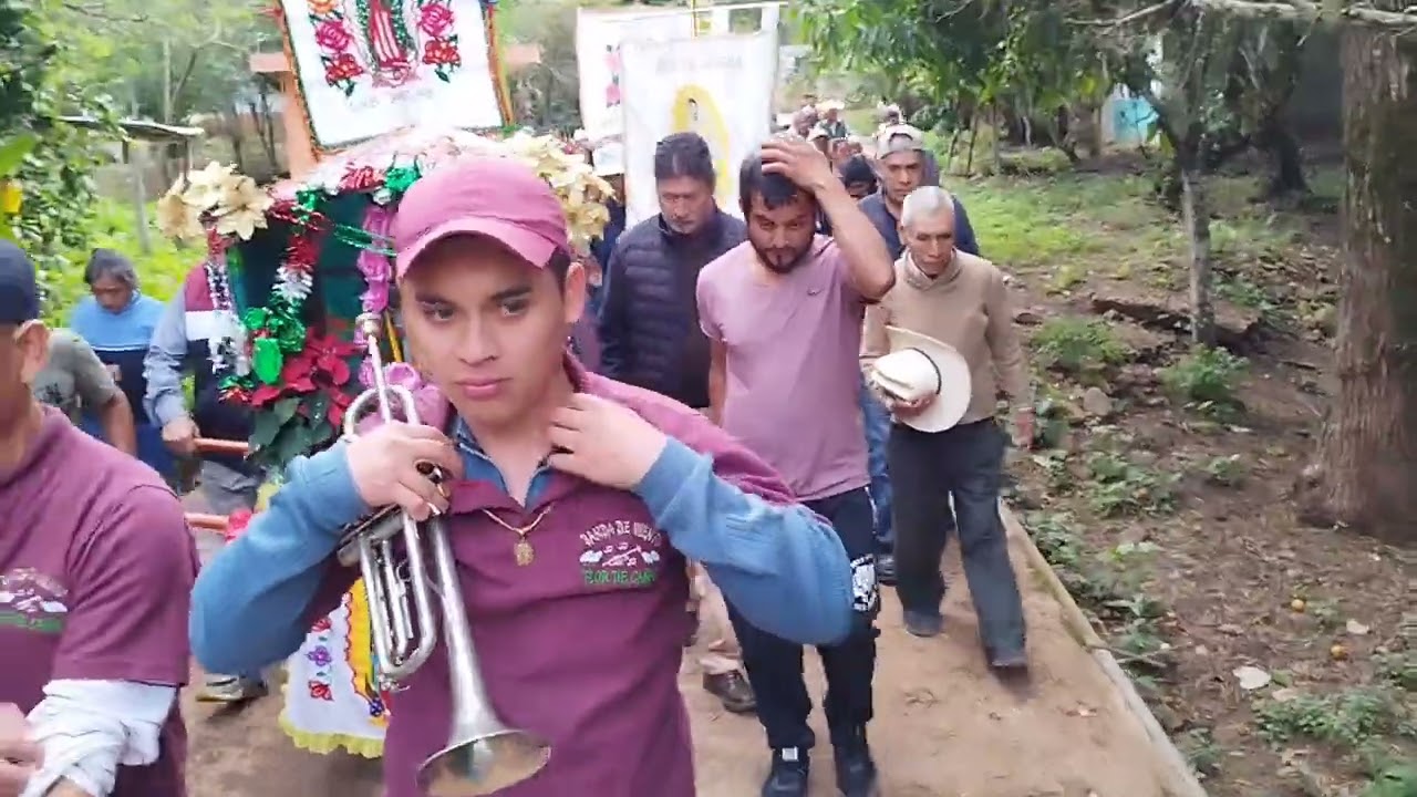 BANDA DE VIENTO FLOR DE CAÑA. PROCESIÓN A LA VÍRGEN DE GUADALUPE. LAS PILAS HUAUTLA HGO.
