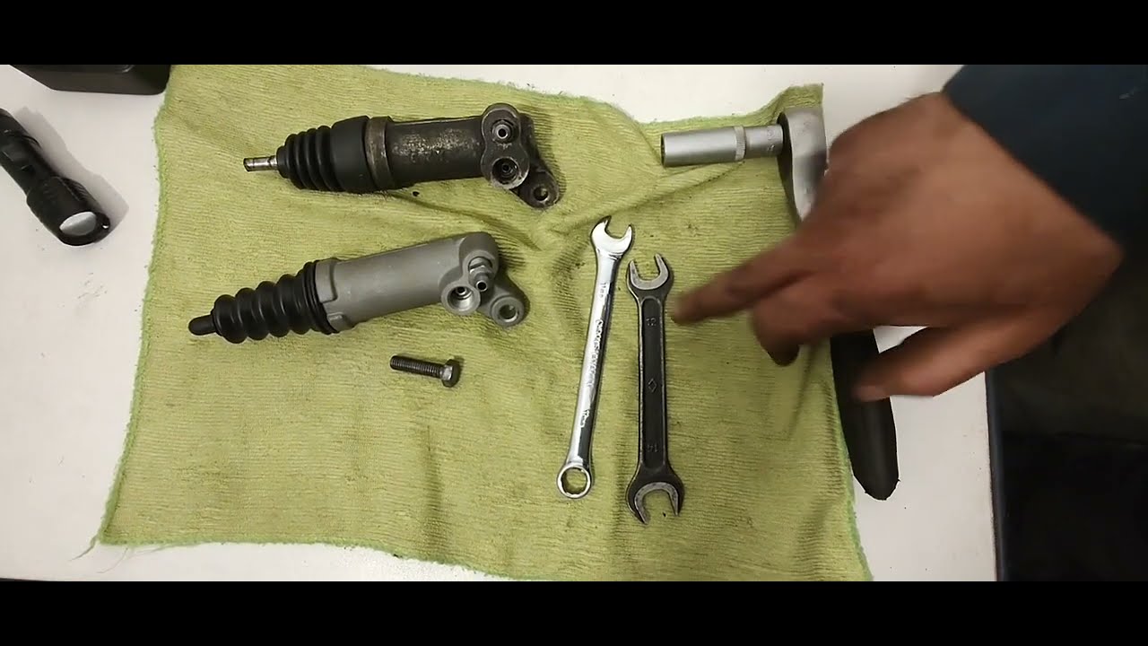 Geberzylinder und Nehmerzylinder wechseln / Replacing clutch master and slave cylinders