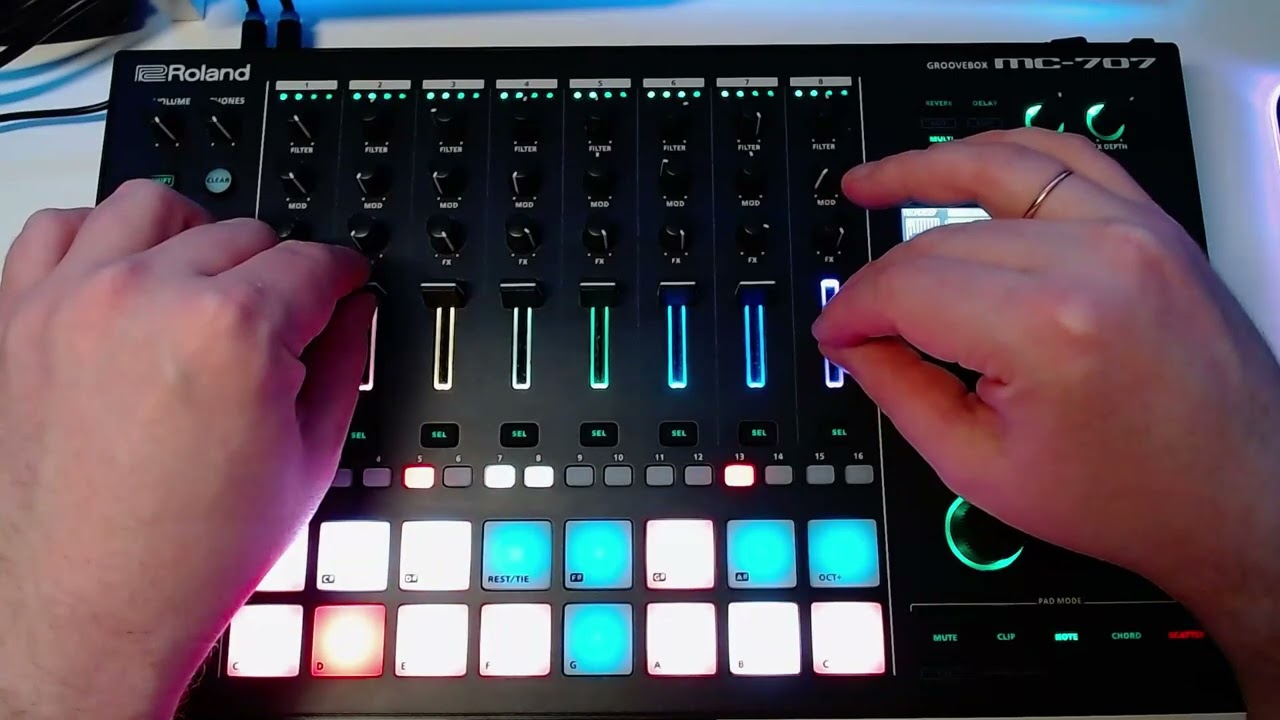 Roland MC-707 deep house dawless jam | 