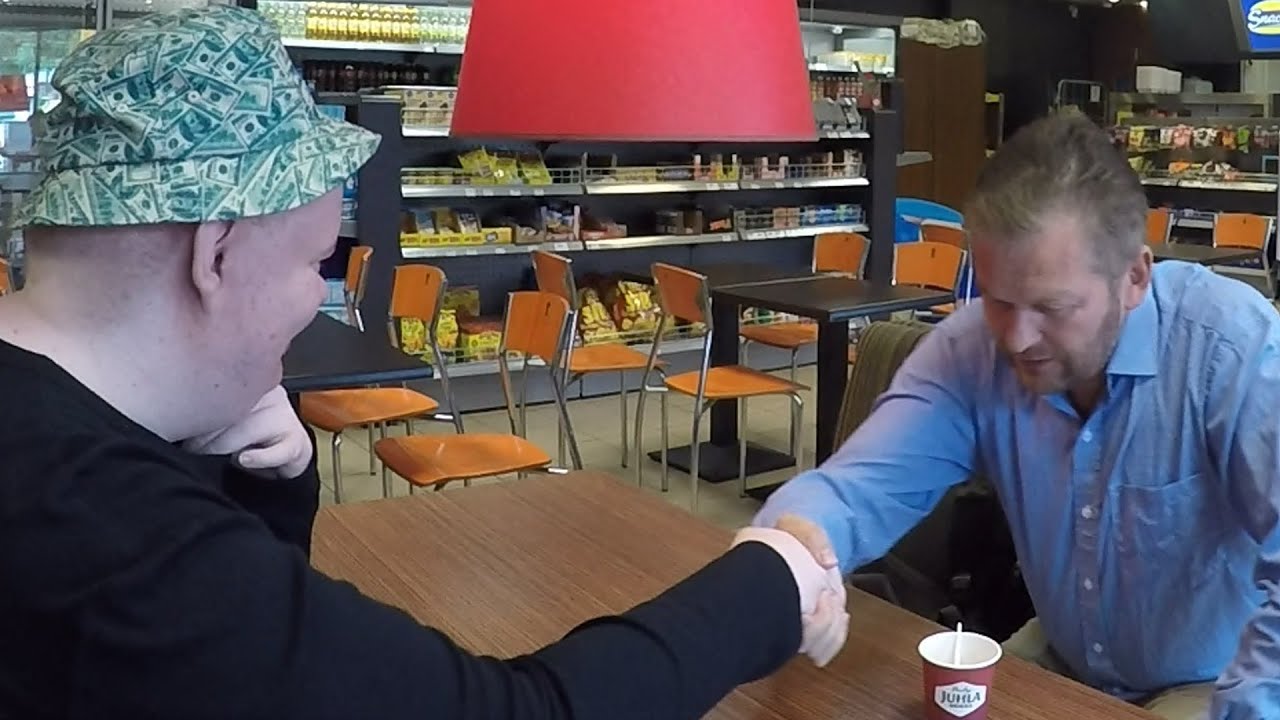 Snacky toimitusjohtaja Jukka Nieminen haastattelussa Snacky Slam Korso vapaapaini 15.8.2015