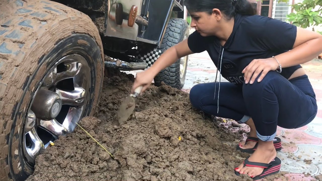Jeep stuck in mud video 2022 | car stuck girl | stuck in mud @Punjabivlogg