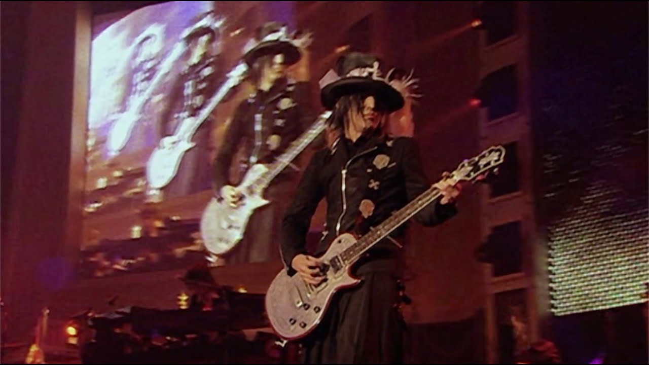 GLAY / WORLD’S END (GLAY AREANA TOUR 2007 LOVE IS BEAUTIFUL)