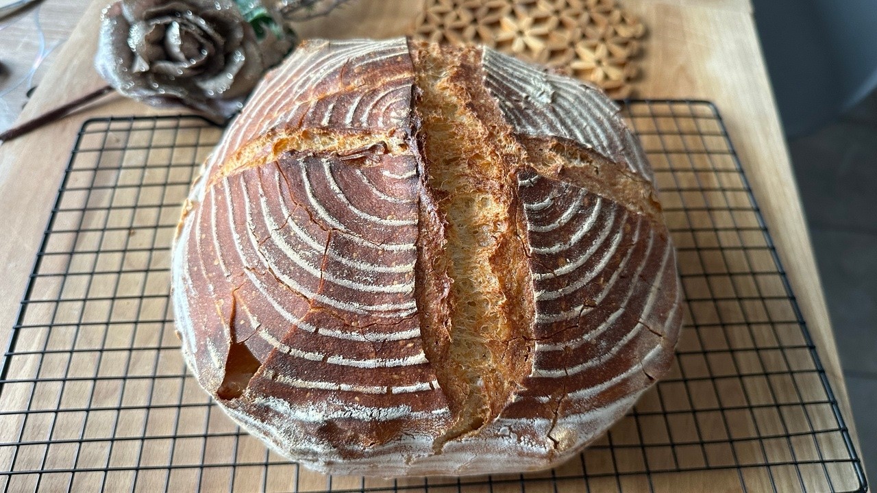 How to Get a Perfect Bread Crust at Home (Dutch Oven Guide)