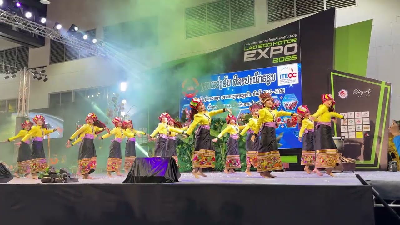 ບົດຟ້ອນ ເຂົ້າຕົ້ມປີໃຫມ່ ແຫ່ງສາຍສຳພັນໄຕດຳ ໂຮງຮຽນສາຍຝົນ