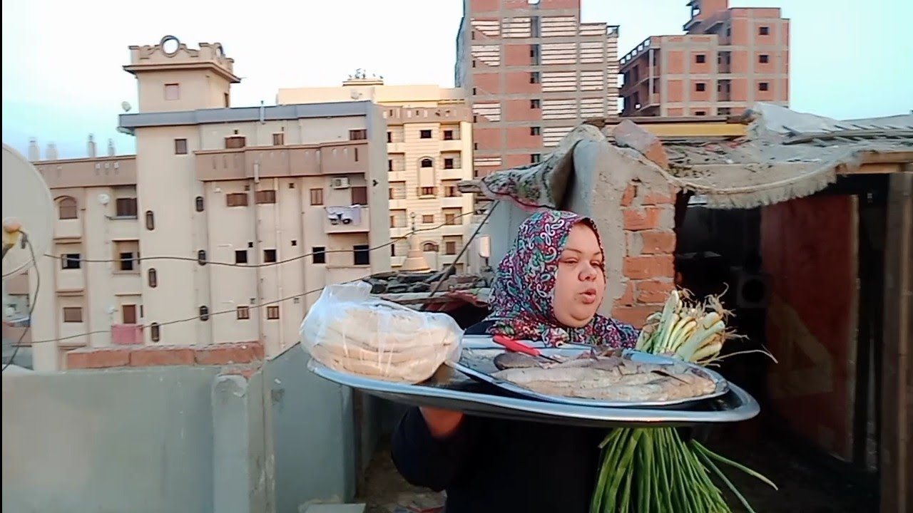 مازن طردني من الشقه وطلعت قعت فوق السطح بيقول اطلعي برا الشقه ريحتها معفنه🤔🤔🤔