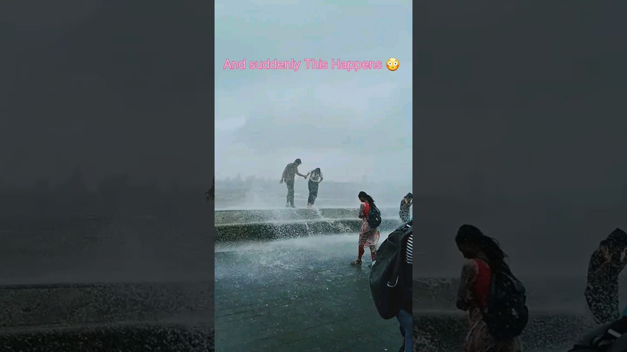 Marine drive Hightides #mumbairains #hightide #marinedrive #mumbai #rain #viral #monsoon #shorts