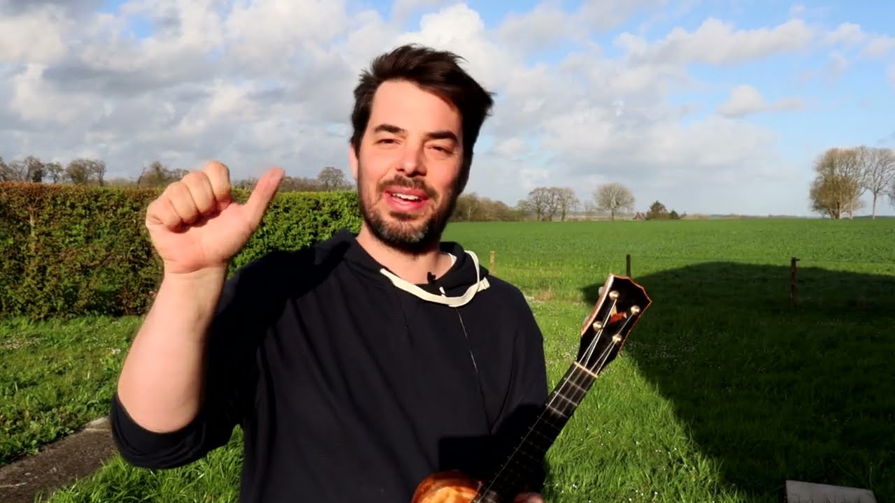 This finger-picking will BLOW YOU AWAY ! Cotten Style