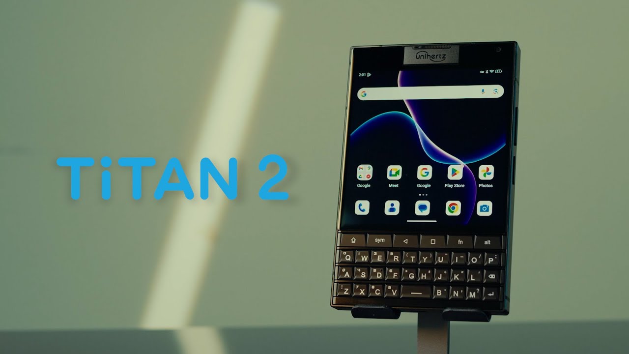 QWERTY Keyboard Phone is BACK & More Powerful Than Ever!