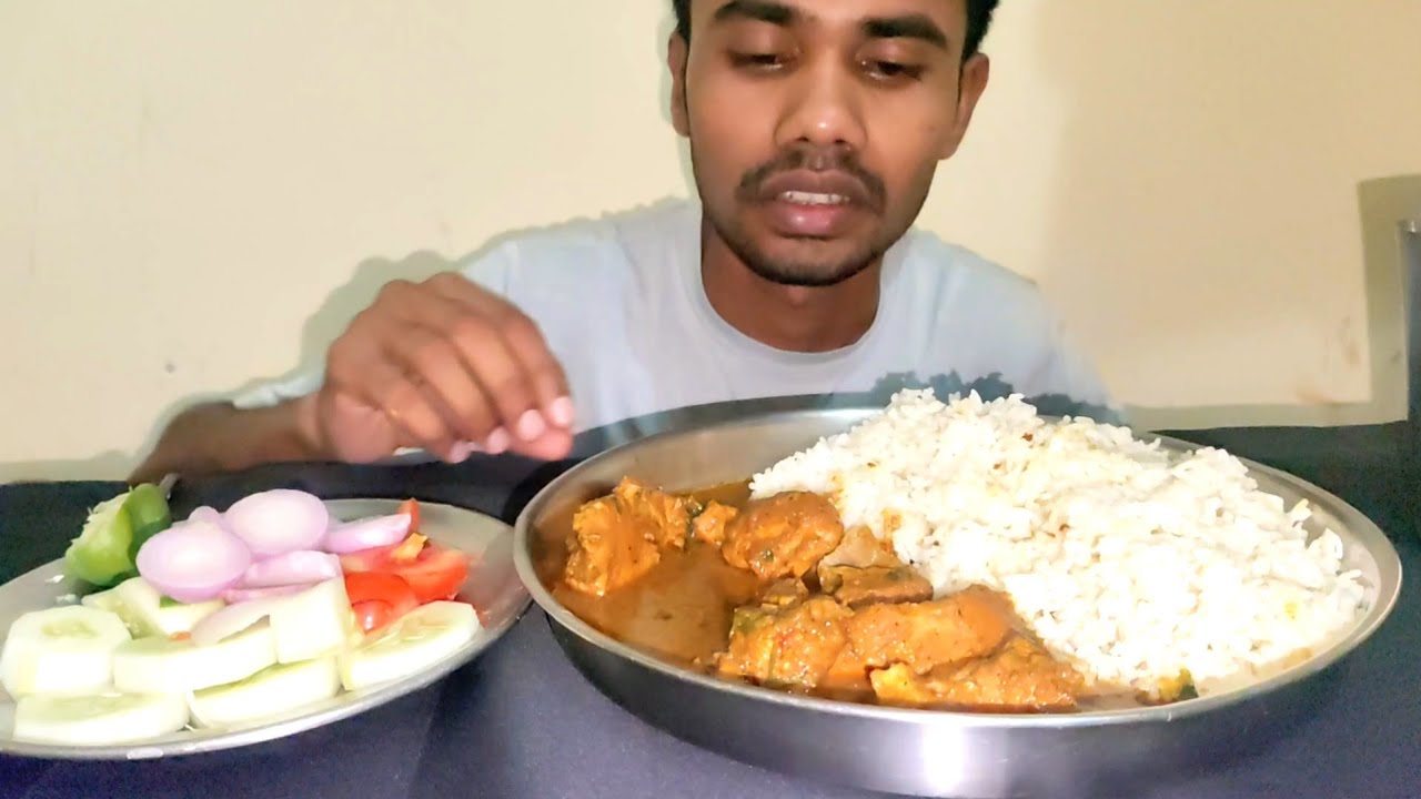 eating spicy chicken curry with rice 🍚 eating food