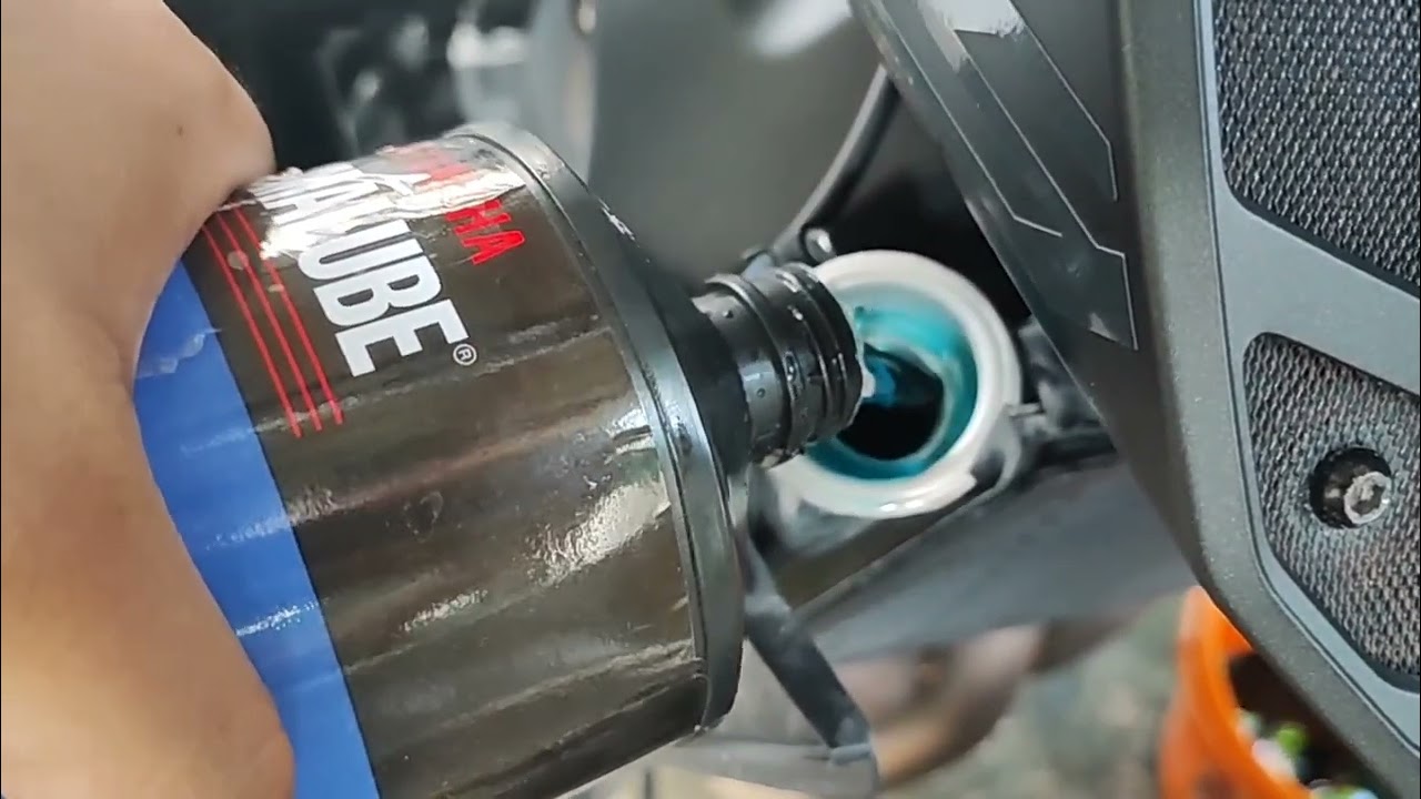 How to change radiator coolant Yamaha MT09 FZ09 XSR900 Yamaha tracer #yamahamt09 #yamalube #coolant