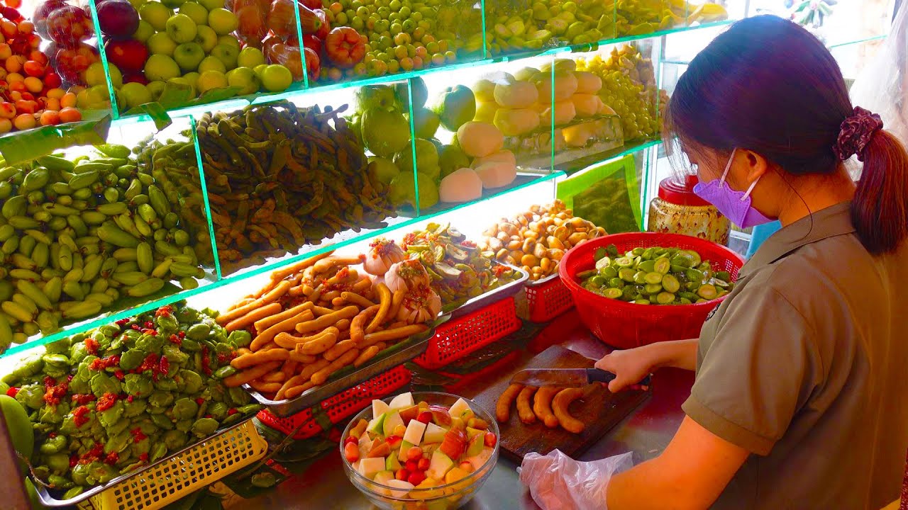 This Fruit Stand is Very Famous on TikTok for its Spicy Fruit Salad - Cambodian Street Food