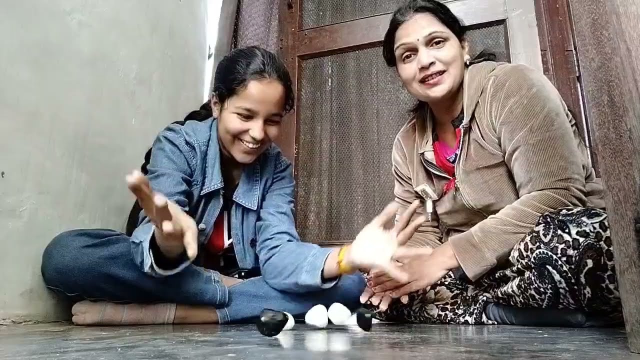 बेटी को मोबाइल छोड़  90s के गेम खिलाए 🙄