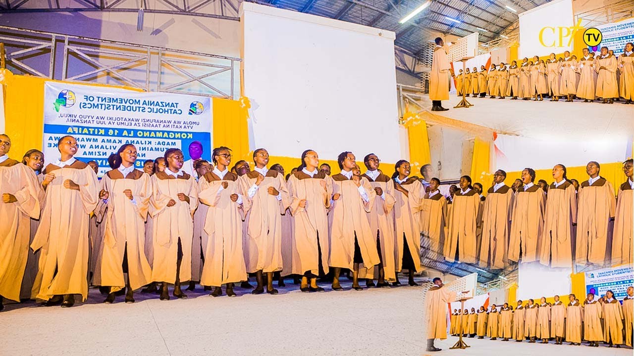 KWAYA YA KANDA YA ARUSHA IKITUMBUIZA KATIKA KONGAMANO LA 16 LA TMCS TAIFA DODOMA.
