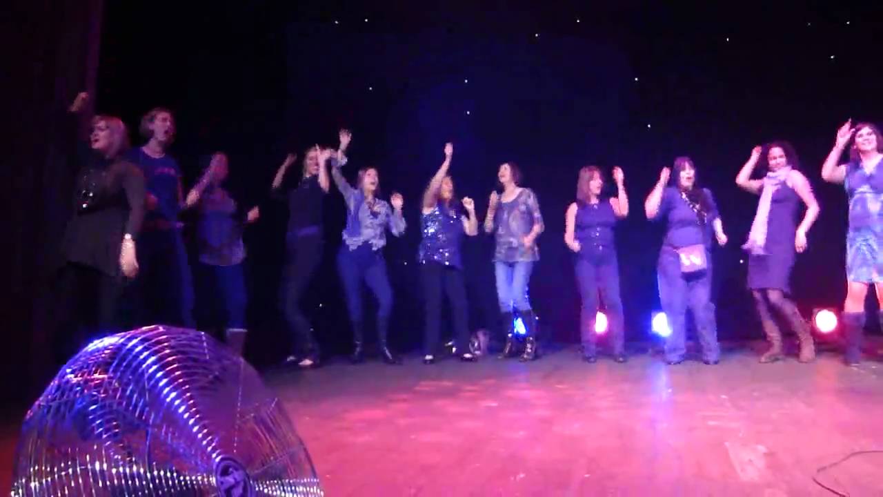 Glenn Tilbrook - Its Not Unusual (with The Dancers)  20/12/09