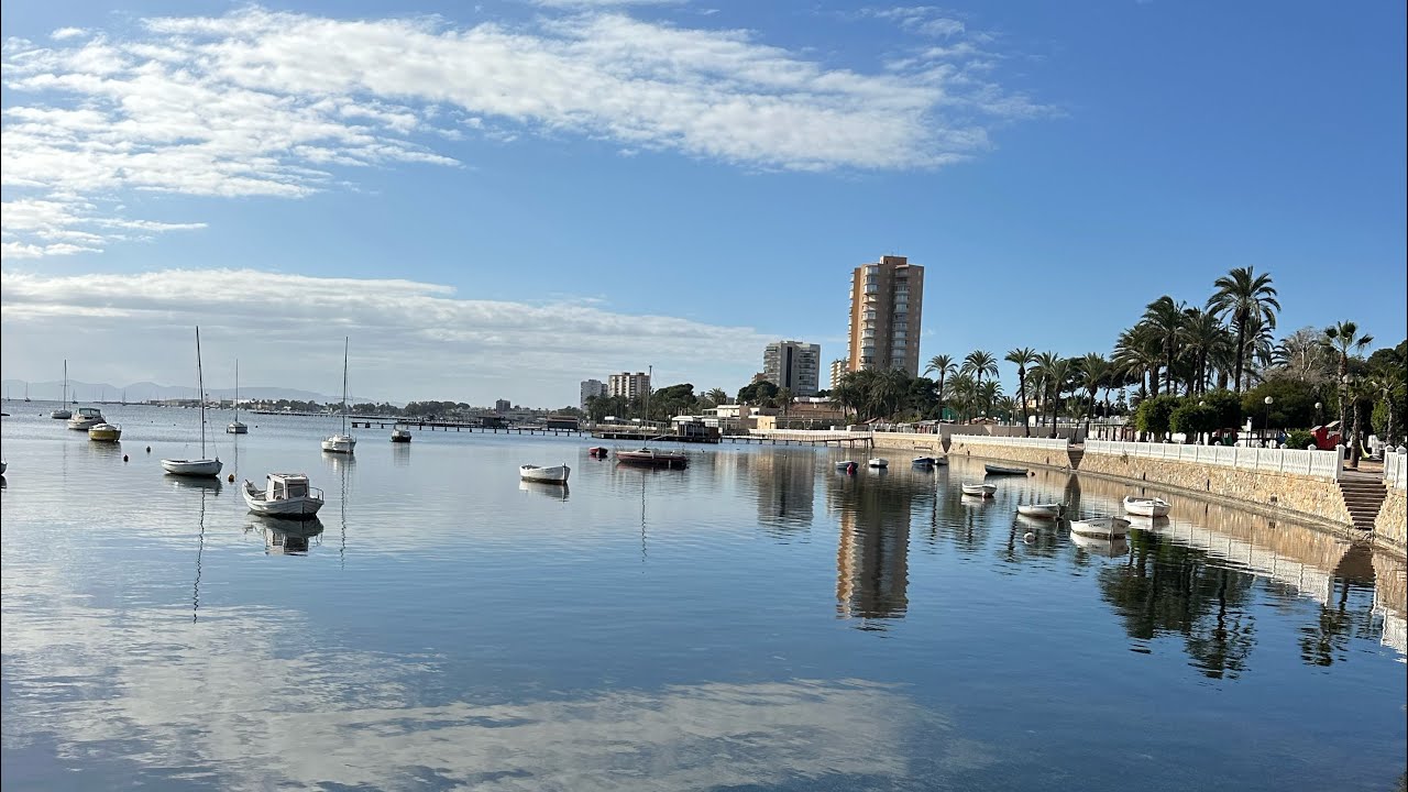 Casa en venta en Santiago de la Ribera cerca de la playa. Se vende duplex con 3 habitaciones