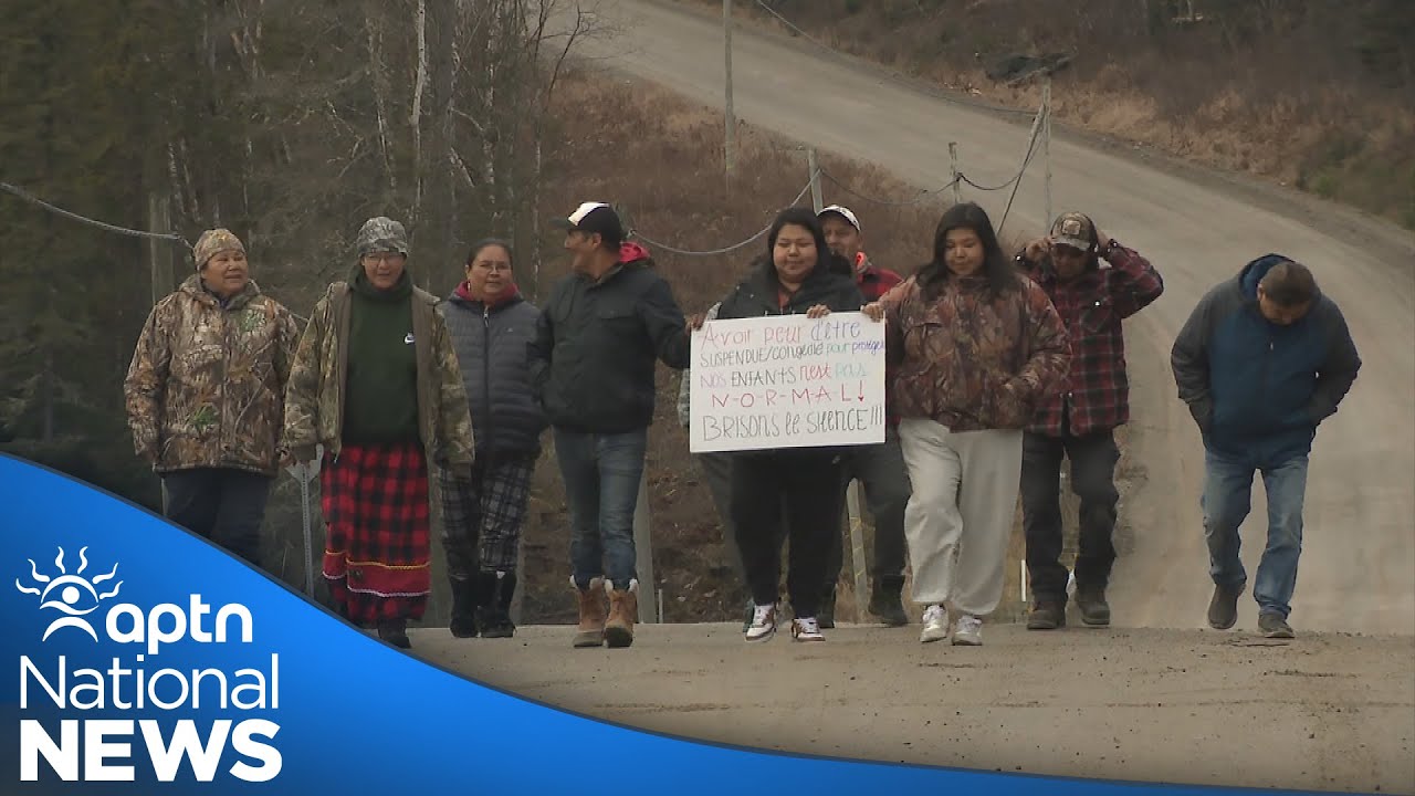 Protestors blockade Kitcisakik First Nation over working conditions at the school | APTN News