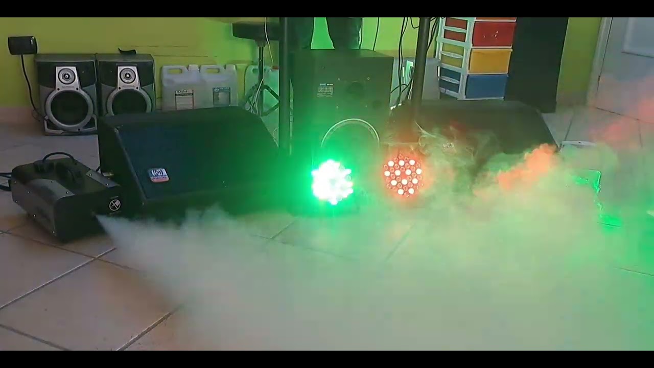 luci e macchine del fumo per dj