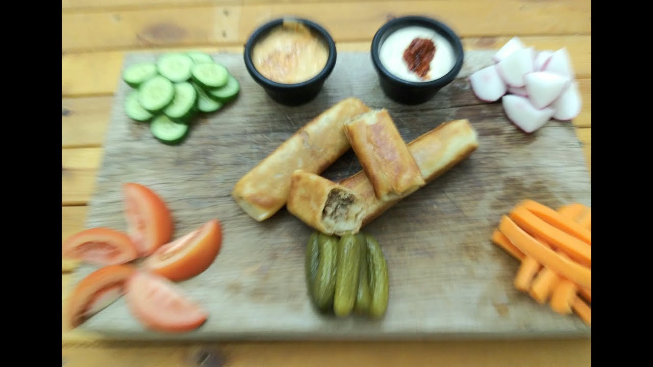 בודק איזה בלינצ'ס ממולא בשר