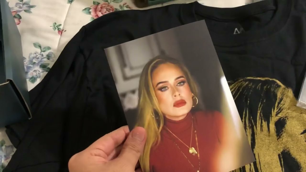 Opening my Adele 30 CD Box set