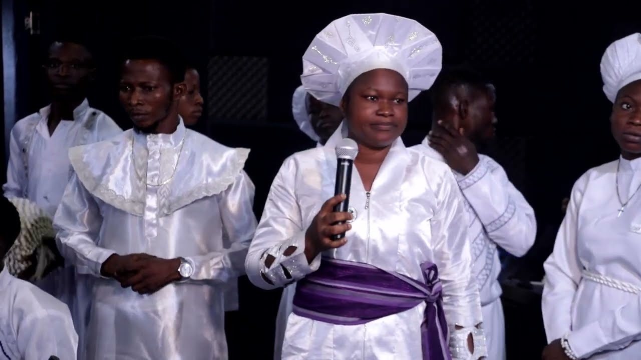 ORIN EMI & ARIYA WITH LADY EVANGELIST FOLAKE OLADEJO AND ONA ARA BAND