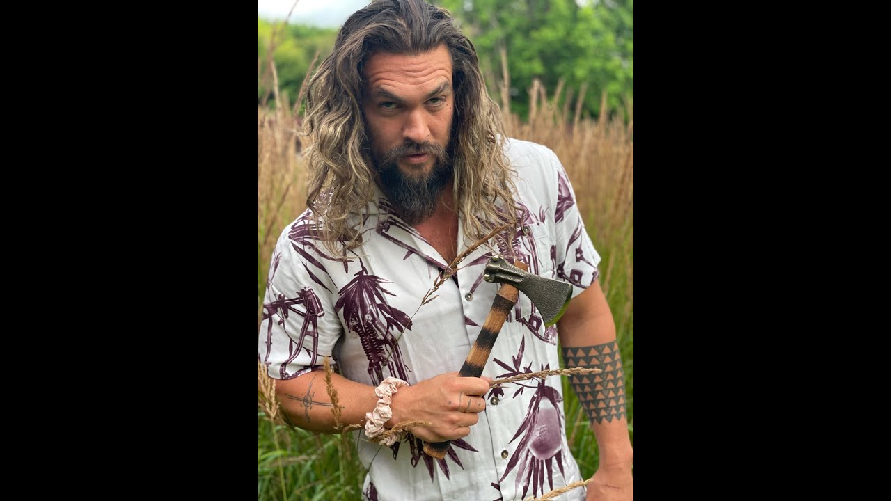 Jason Momoa unboxes the Nash "Golden Knuckle" Chopper (Hatchet)