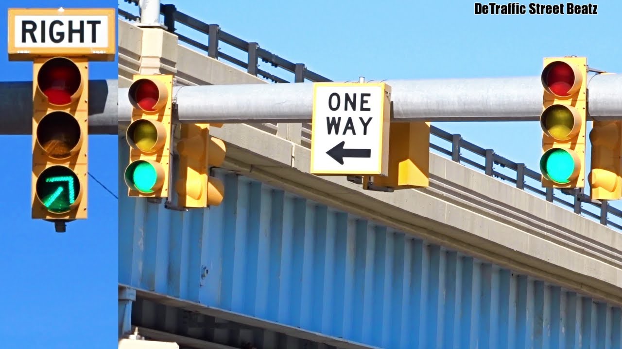 Traffic Lights & Right Turn Arrow at Underpass | 8 Mile