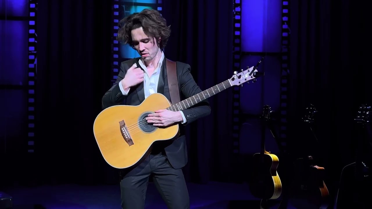 Mart Hillen plays ‘Classical Gas’ by Tommy Emmanuel