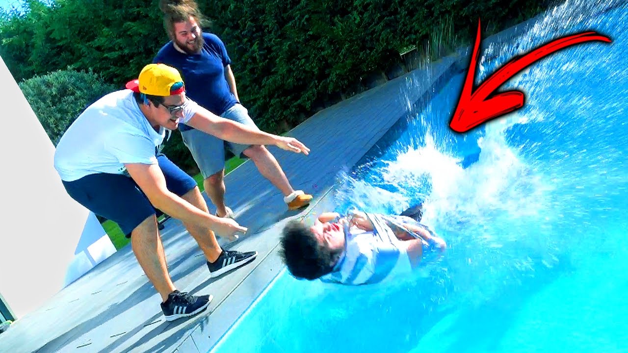 FUI EMPURRADO PARA A PISCINA ENQUANTO DORMIA !