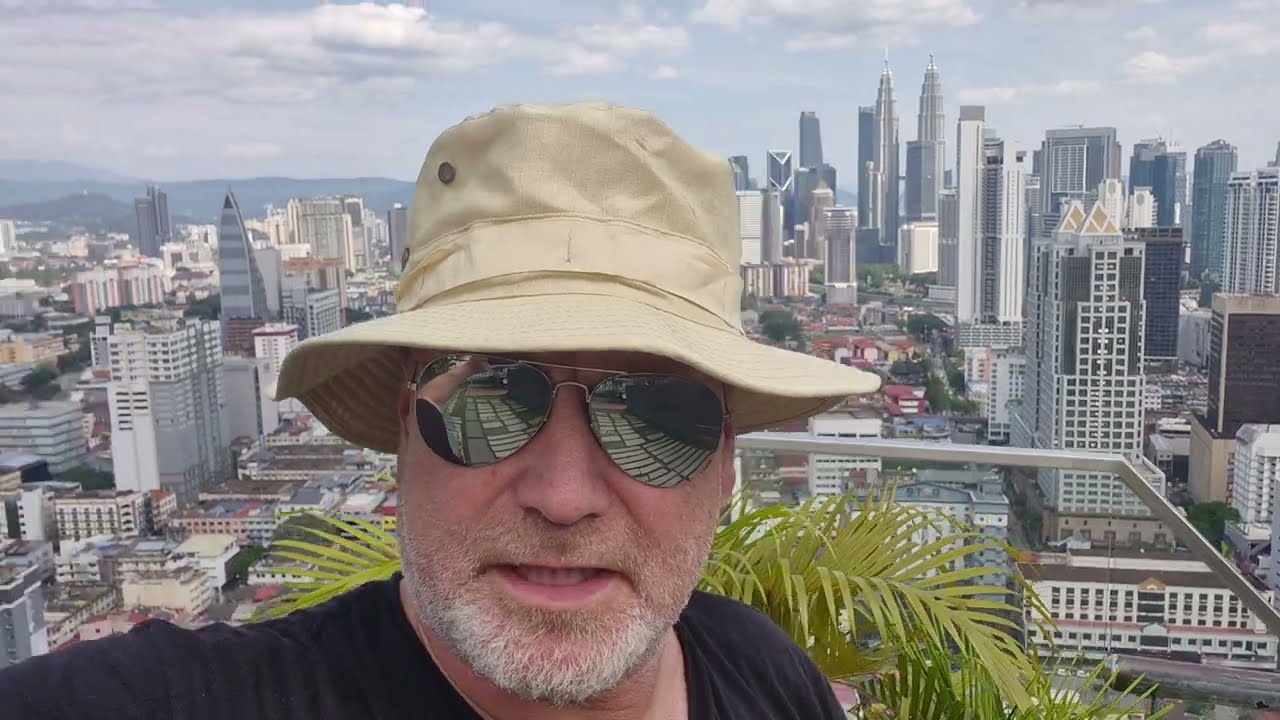 Dobre rano z nekonecneho bazena. Regalia skypool KLCC, Malaysia