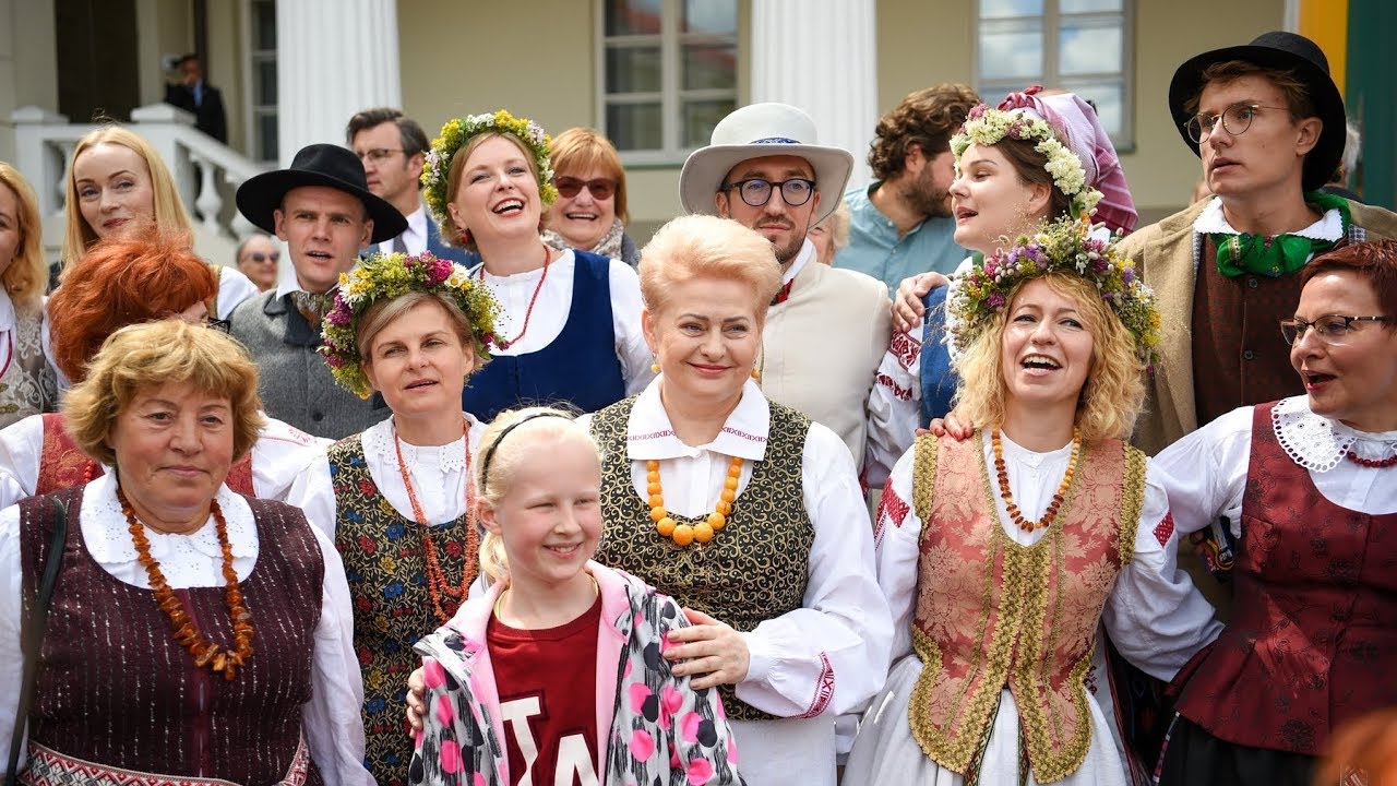 Prezidentė dalyvauja Valstybės vėliavų pakėlimo ceremonijoje