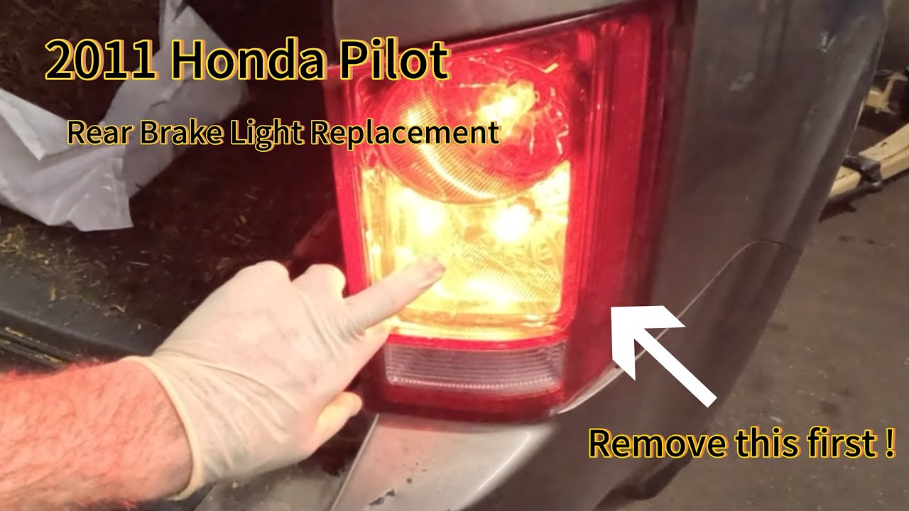 Замена лампочки стоп-сигнала на Honda Pilot &ndash; простой ремонт своими руками за несколько минут.