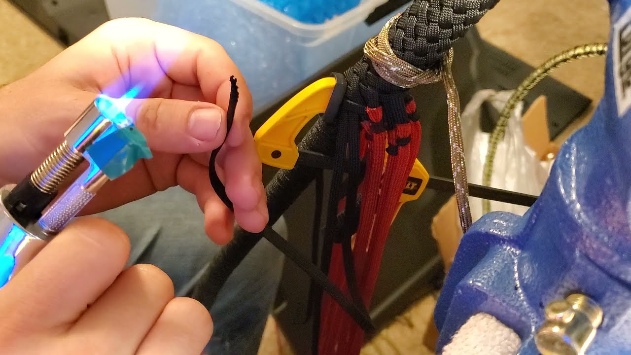 Using the Manny method ( Fusing paracord ) for whip making