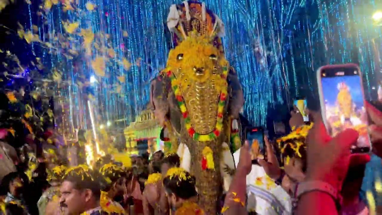 attukal devi ezunallathu 