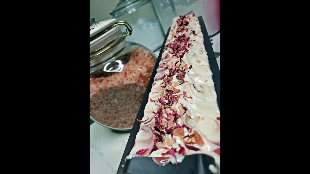 MAKING AND CUTTING CHARMING LITTLE THINGS HANDMADE COLD PROCESS SOAP