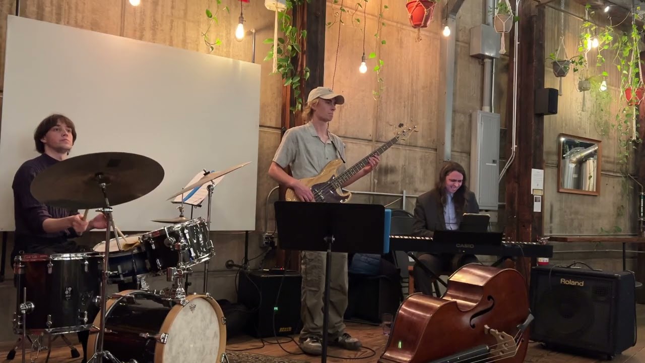 Brenton Smith Trio at Gratitude Brewery 