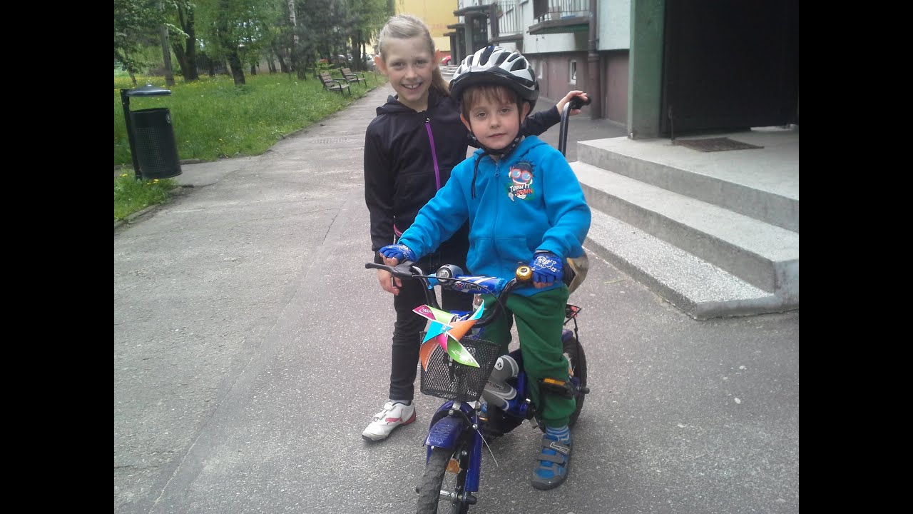 Kamilek - nauka jazdy na rowerze ------------- nie całe 4 latka