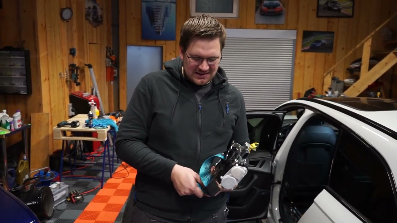Gurte vorne ausbauen am Audi A6 C7 4G - farbige Sicherheitsgurte von Autokorrektur by REFS420
