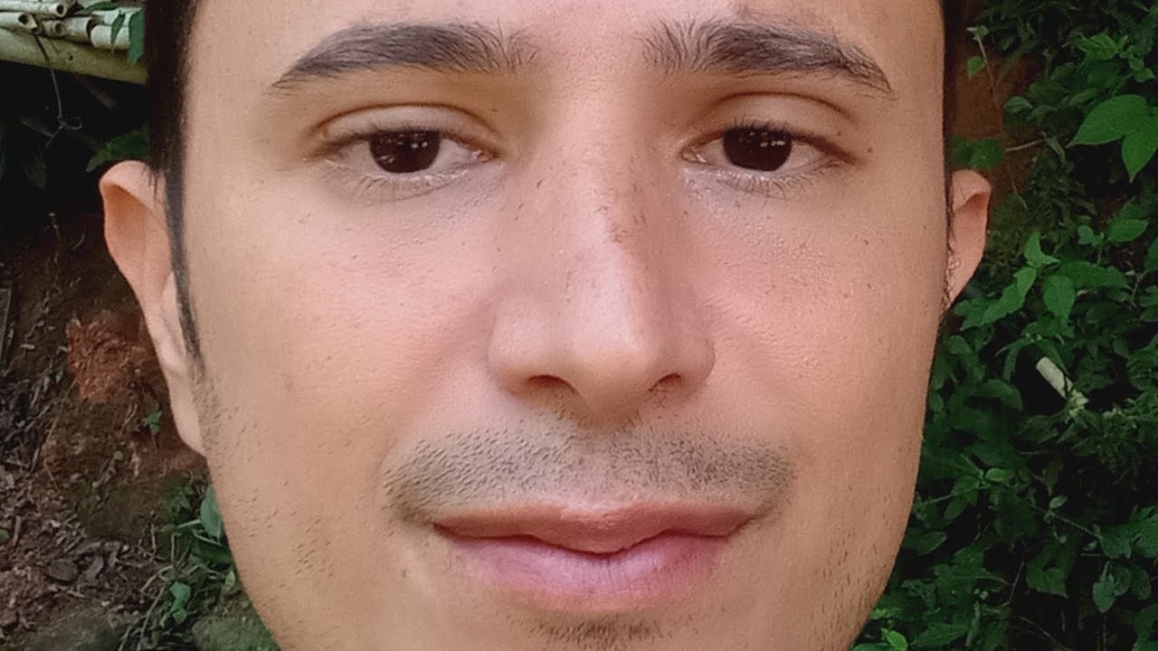 Alguém pegou uma foto tua nas mãos e olha chorando de saudades quer te encontrar!