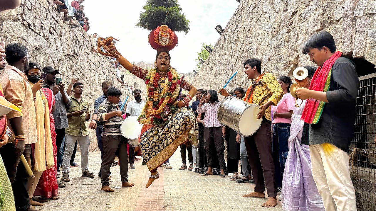 Rakesh Bonam Anna Dance at Golconda Bonalu 2025 | Yellamma Sigam | Bonalu 2025 Telangana