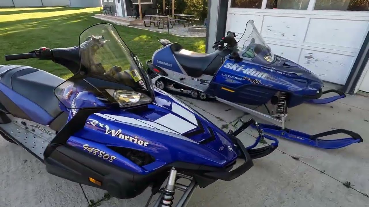 2003 Skidoo Legend V1000 vs 2004 Yamaha RX-1 walk around and fire up