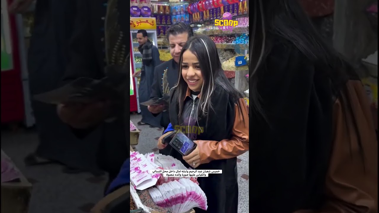 خميس شعبان عبد الرحيم واقف ببيع لب للناس بنفسه داخل محل والده شعبولا
