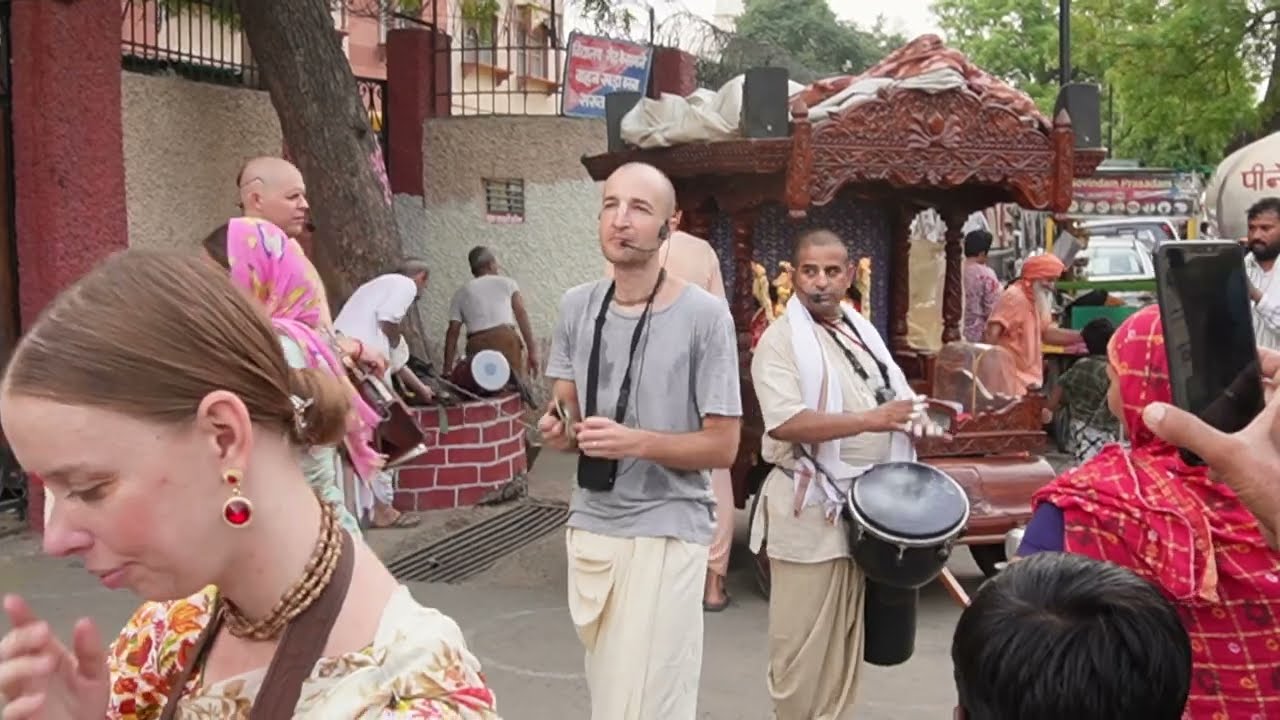 Foreigners Song Performance At Vrindavan