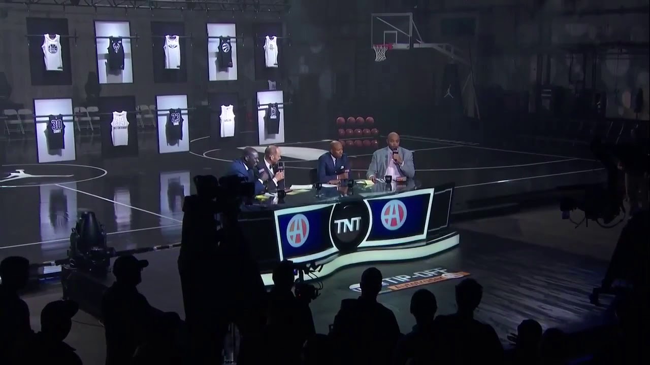 Charles Barkley cusses out troll live on TV &ldquo;Look at your fat @$$&rdquo;😂
