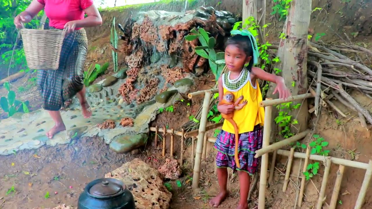 Primitive Life Village - Mother catches Duck eggs cook - Cute baby monkey Eating delicious eggs