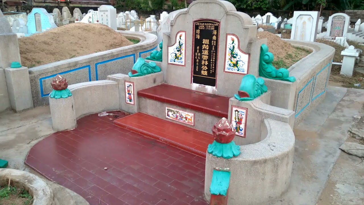 Makam Warga Tionghoa Di Air Molek Inhu Riau